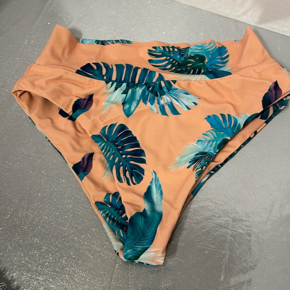 Infamous swim bikini bottom Women’s size small orange cream color